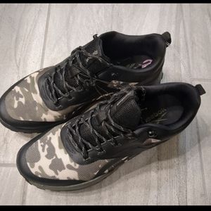 Men's size 10.5 Camo Reebok Sneakers New